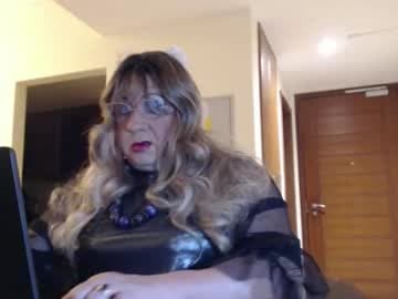 My name is Sissy (or, more fully, Suzanna Aprilia Mejia). Yo soy una chimba mariquita.